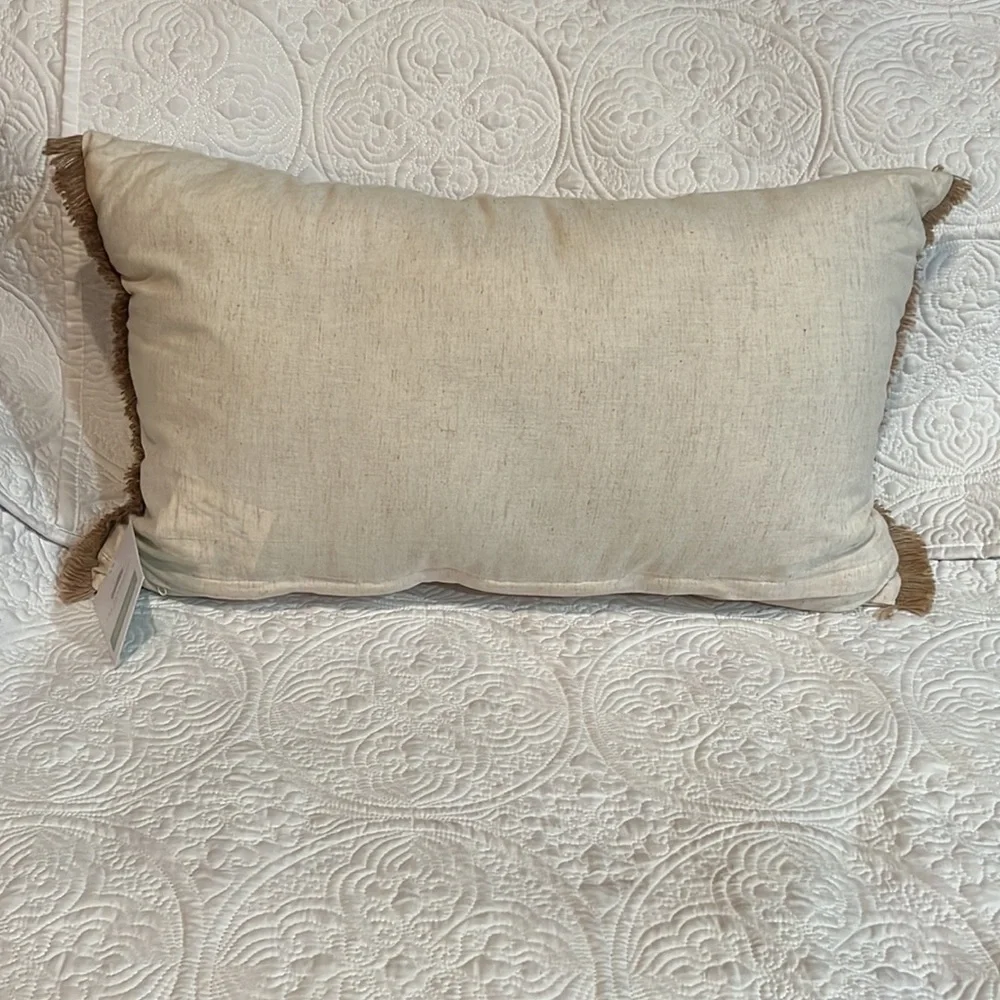 The‎ Farmhouse Rachel Ashwell decorative pillow, NWT